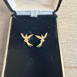 Vintage Gold Tone Bird Stud Earrings and Necklace Set